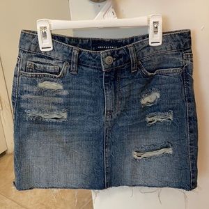 Aeropostale Jean distressed skirt